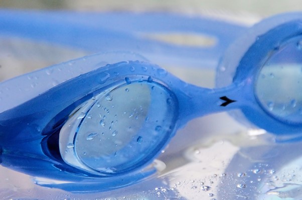 Padnoucí plavecké brýle jsou základem pro dobré výkony ve vodě